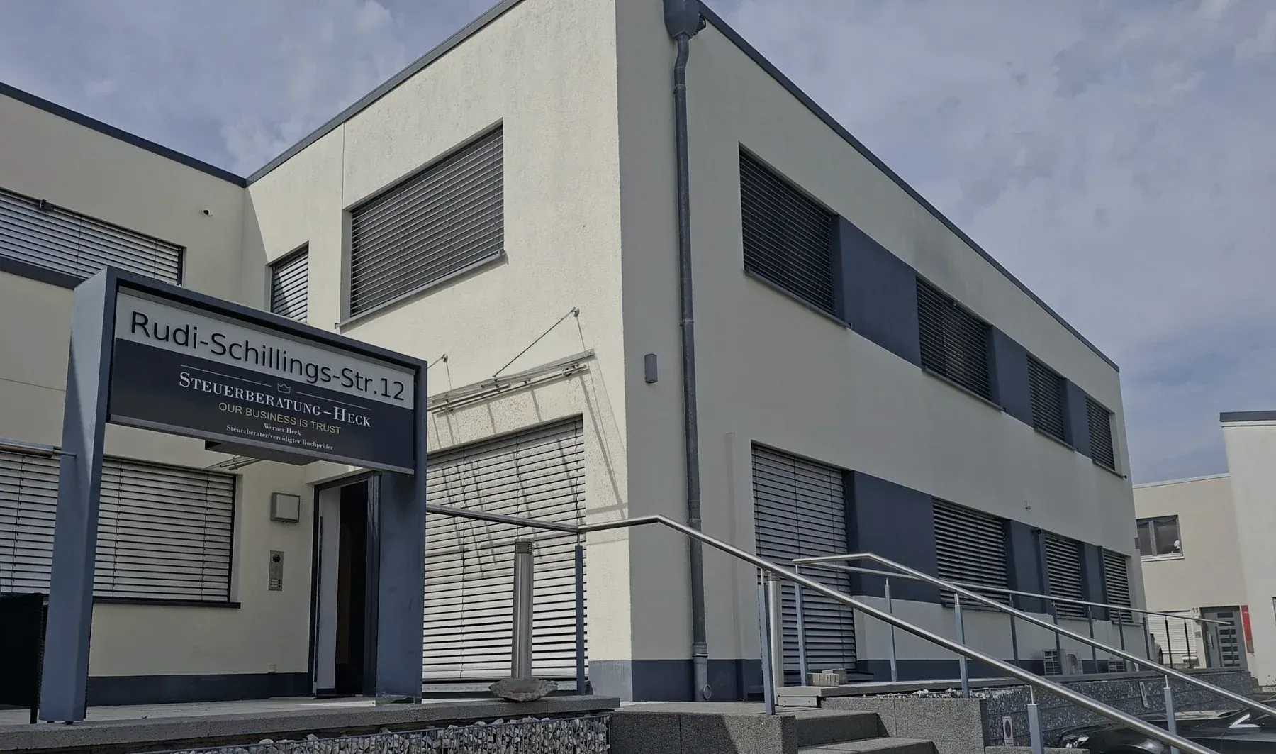Eingang der Kanzlei in der Rudi-Schillings-Straße 12 in Trier