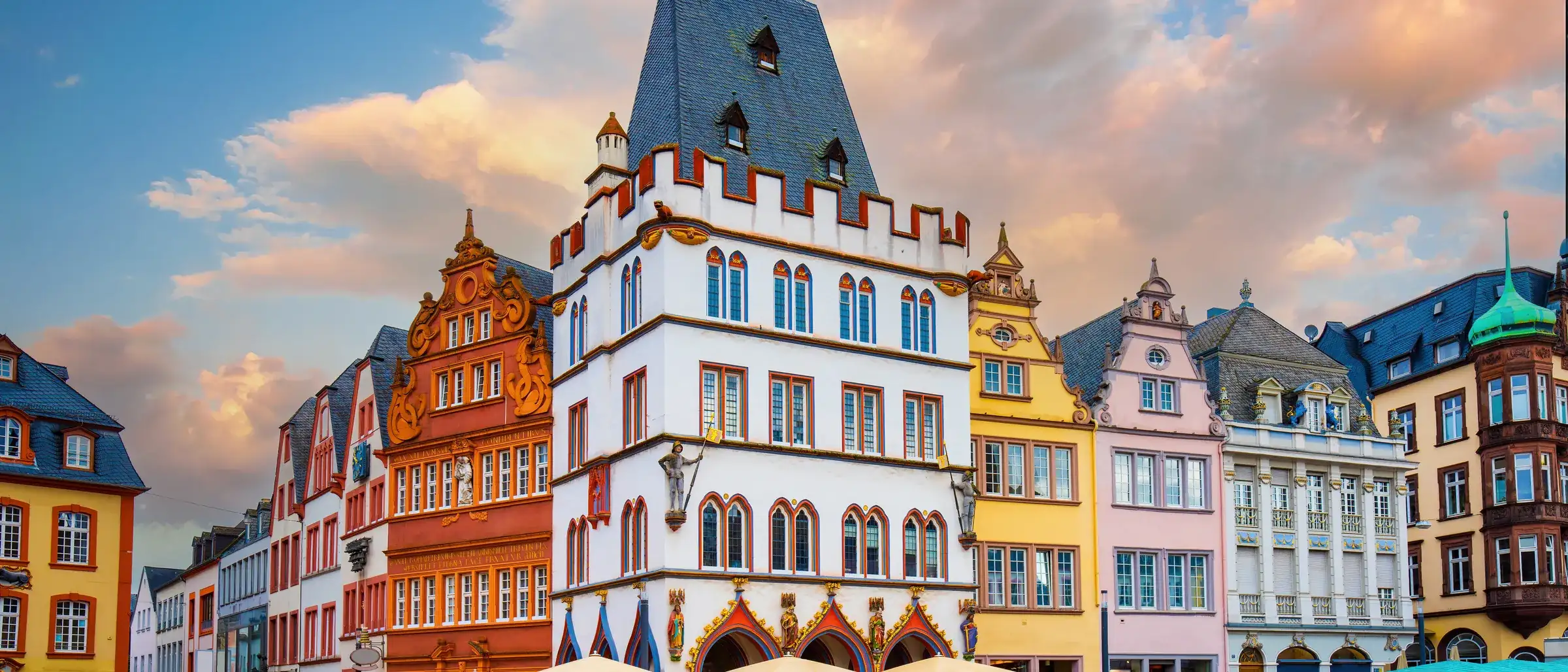 Der Hauptmarkt in Trier mit der Steipe